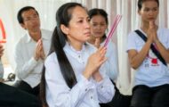 លោកជំទាវបណ្ឌិត ពេជ ចន្ទមុន្នី ហ៊ុនម៉ាណែត អញ្ជើញគោរពវិញ្ញាណក្ខន្ធយុទ្ធជនពលី ចំនួន ៣រូបនៅខេត្តកំពង់ធំ ក្នុងសមរភូមិមុខនៃជម្លោះព្រំដែនកម្ពុជា-ថៃ