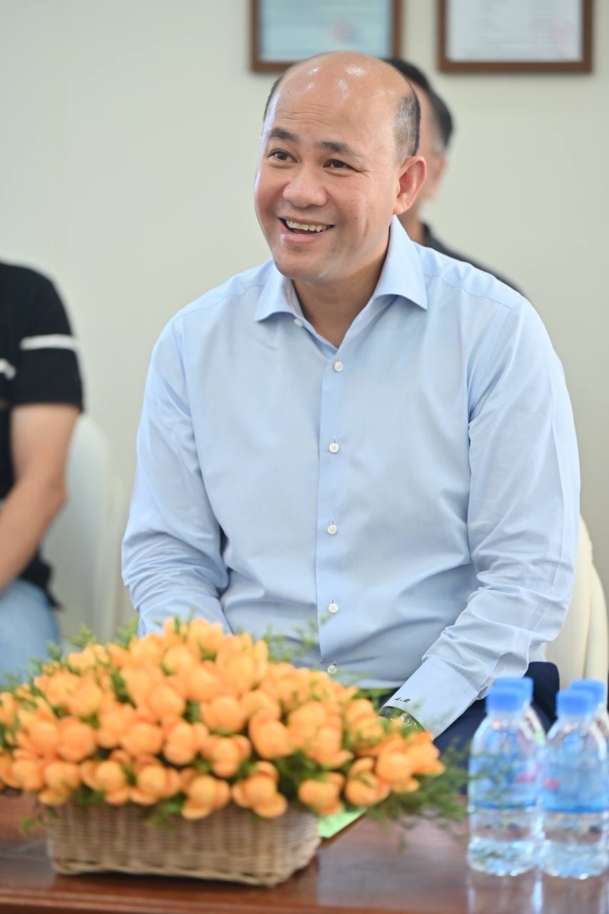 ឧបនាយករដ្ឋមន្ត្រី ហ៊ុន ម៉ានី ជួបសំណេះសំណាលជាមួយអតីតពលករដែលវិលត្រឡប់ពីប្រទេសថៃ កំពុងធ្វើការនៅរោងចក្រស៊ីគ្លូ