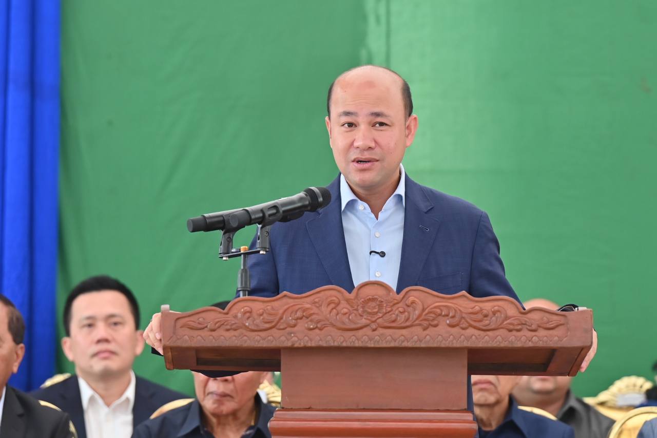 ឯកឧត្ដម ហ៊ុន ម៉ានី អញ្ជើញជាអធិបតីភាពដ៏ខ្ពង់ខ្ពស់ក្នុងពិធីបំពាក់គ្រឿងឥស្សរិយយសការងារជូនបុគ្គលិកអប់រំ លោកគ្រូ អ្នកគ្រូ ទាំង៩ក្រុង/ស្រុក ក្នុងខេត្តកំពង់ស្ពឺ