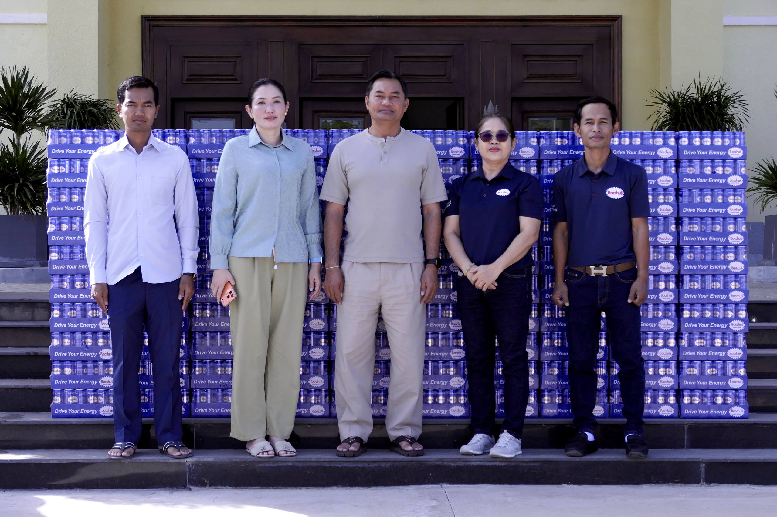 រដ្ឋបាលខេត្តកំពង់ស្ពឺ៖ ទទួលអំណោយមនុស្សធម៌ពីក្រុមហ៊ុន បាកាស និងនៅតែបន្តទទួលអំណោយដើម្បីទ្រទ្រង់ដល់សមរភូមិមុខ និងជនភៀសសឹក