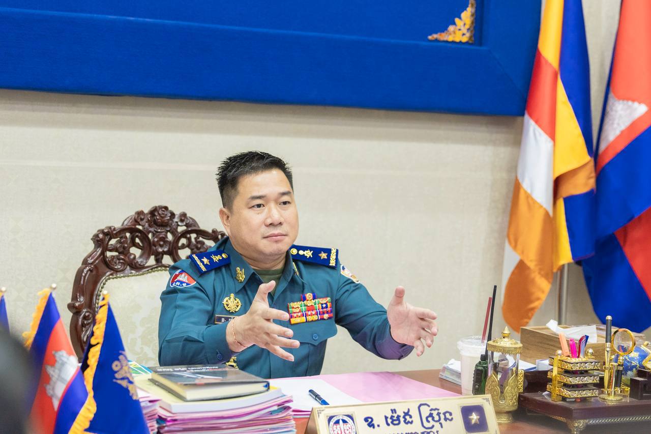 លោកឧត្តមសេនីយ៍ត្រី ម៉េង ស្រ៊ុន មេបញ្ជាការ បានអញ្ជើញជាអធិបតីដឹកនាំកិច្ចប្រជុំការងារជំនាញមន្ទីស្រាវជ្រាវនិងបង្ក្រាបបទល្មើស ដើម្បីឲ្យ កាន់តែ មានប្រសិទ្ធិភាពខ្ពស់បន្ថែមទៀត ក្នុងការបង្ការ បង្ក្រាប ទប់ស្កាត់ និងបទល្មើសនានា…