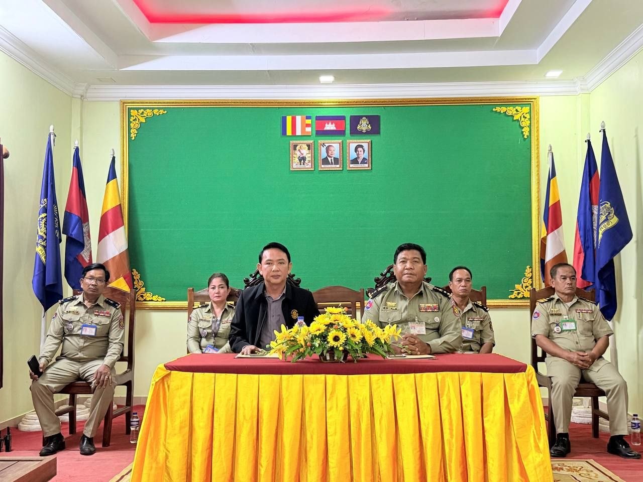 ពន្ធនាគារខេត្តព្រះវិហារ ប្រកាសព្រះរាជក្រឹត្យបន្ធូរបន្ថយទោស និងលើកលែងទោសដល់ទណ្ឌិតចំនួន១០នាក់ ក្នុងឱកាសព្រះរាជពិធីបុណ្យវិសាខបូជា