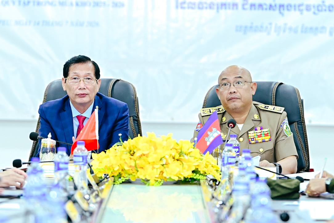 រដ្ឋបាលខេត្តកំពង់ស្ពឺ ទទួលបដិសណ្ឋារកិច្ច និងប្រគល់ ទទួលធ្វើមាតុភូមិនិវត្តន៍នូវអដ្ឋិធាតុកងទ័ពស្ម័គ្រចិត្ត និងជំនាញការវៀតណាមដែលបានពលីក្នុងសម័យសង្រ្គាមនៅកម្ពុជា ដែលបានរុករកជីកគាស់ក្នុងរដូវប្រាំង ឆ្នាំ២០២៥-២០២៦